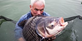 伝説の怪物魚釣り師が来日 トークイベントも