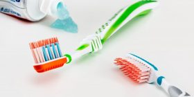 toothbrush-3191097_1280